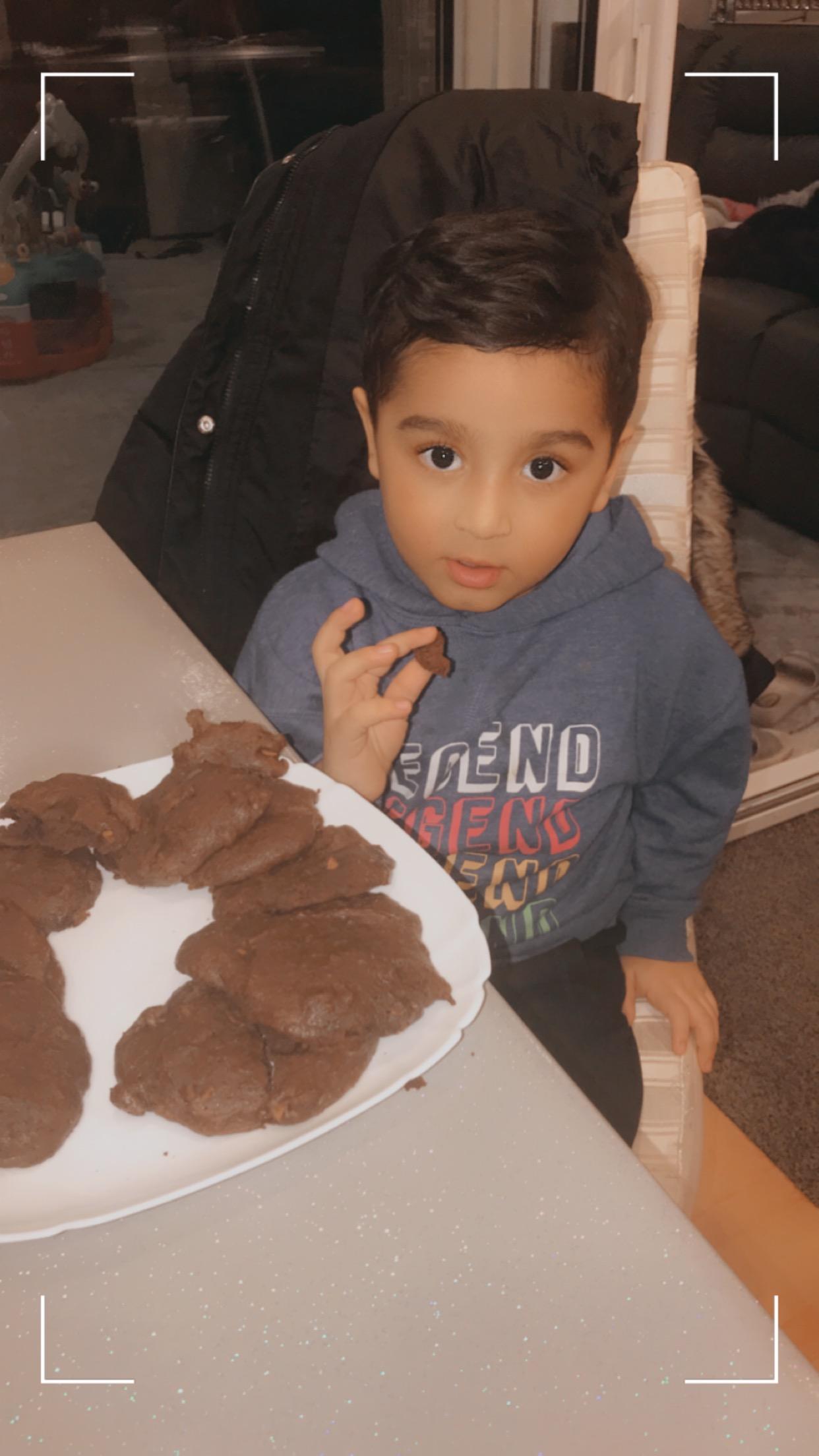 Moez has enjoyed Feel Good Friday by making some lovely cookies with his mum 